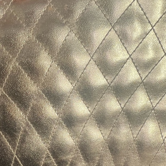 - Quilted metallic crossbody - Picture 14 of 15